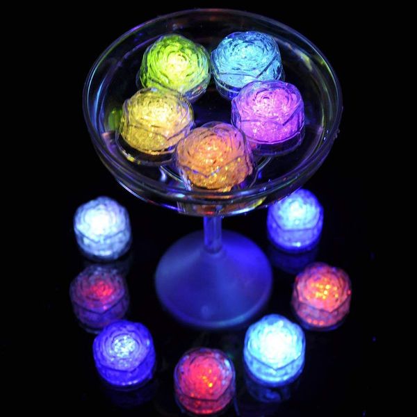 Rosen-Eiswürfel, 12 Stück, mehrfarbig, leuchtender Kunststoff-Eiswürfel mit buntem Licht für Halloween, Party, Hochzeit, Club, Bar, Champagnerturm