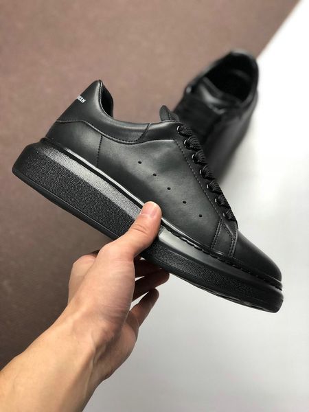 

2019 designer shoe fashion luxury women shoes men's leather lace up platform oversized sole sneakers black casual shoes t01