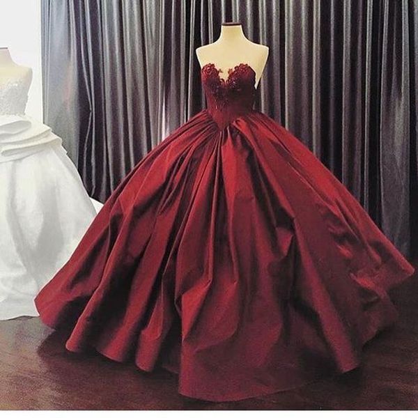 Ärmelloses Burgunder-Ballkleid-Quinceanera-Kleid mit Applikationen, herzförmigem Ausschnitt, bodenlanges Korsett, Festzugskleid zum 15./16. Geburtstag