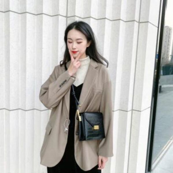 

the new retro crocodile pattern small square bag for spring and summer 2020, with wide shoulder straps to match a cross-body bag