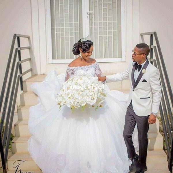 

2020 new arrical african wedding dresses ball gown off the shoulder with sleeves lace organza wedding reception dress bridal gowns, White