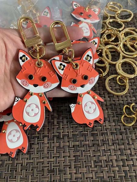 

wholesale new high-end fashion designer cartoon mickey key chain leather men and women gift key chain 3 color options, Silver