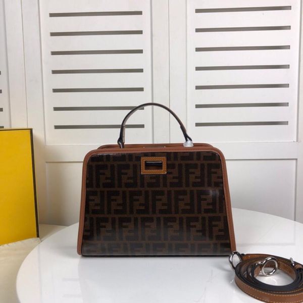 

Retro cla ic handbag leather ladie houlder bag chain 2019 new metal letter handbag 28 20 10