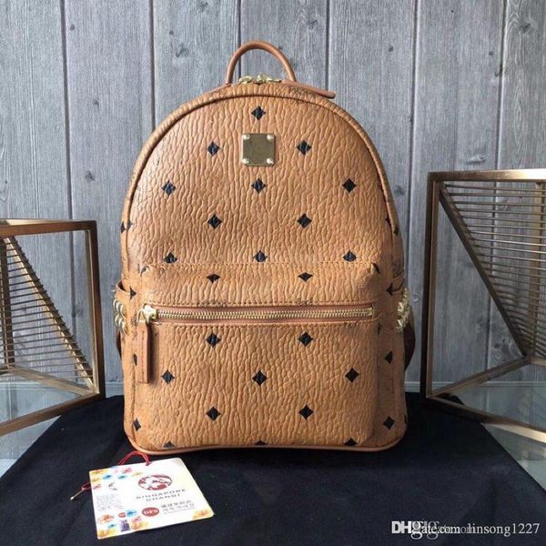 

classic iconic backpack with metal willow on the side, practical and elegant bag, adjustable shoulder strap. with internal compartments