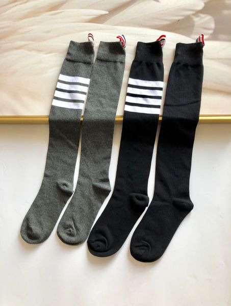 

2020 европейский и американский прилив вентилятор чистая красная асимметричная икра носки и гольфы женские носки, Black;white