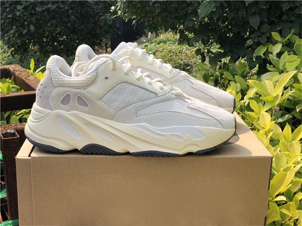 

2019 впђк 700 аналоговй kanye west нове поѬивне кѬоовки еловек женин кѬоов
