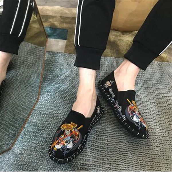 

2019 spring and autumn new fashion personality women's flat shoes canvas lightweight wear-resistant embroidered men's loafers, Black