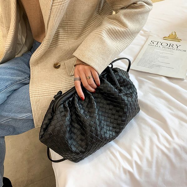 

тканые женская сумка сумка облако 2019 зима новый плеча женщины посланник большие емкость покупки мобильного телефона