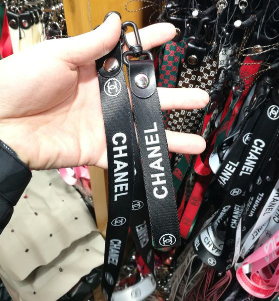 

Fa hion luxury de igner phone lanyard keychain trap neck lanyard wri t trap long hort 1 et