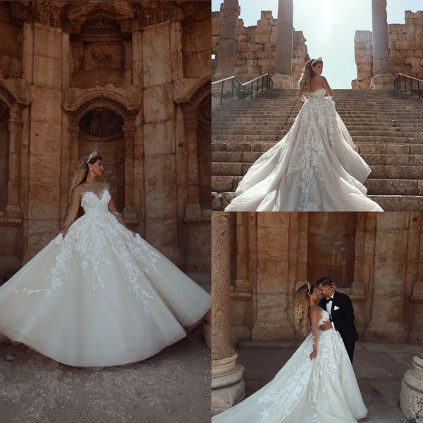 Um lindo linha de vestidos de casamento Jewel Neck manga comprida apliques Tulle Além disso Vestido de Noiva Tamanho Sweep Trem Robes De Mariée