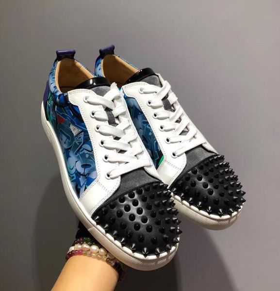 

new luxury genuine leather low super quality graffiti-art sneakers round toe with red spikes rivets flat shoes all-match men women, Black