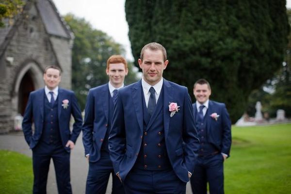 Passen Sie den hellgrauen Bräutigam-Smoking für Herren, Hochzeitskleid, den beliebtesten 3-teiligen 3-teiligen Anzug für Herren (Jacke + Hose + Krawatte + Weste) 2282 an