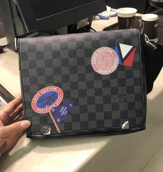 

2018 quality fa hion de igner me enger bag cla ic brand me enger bag with du t bag
