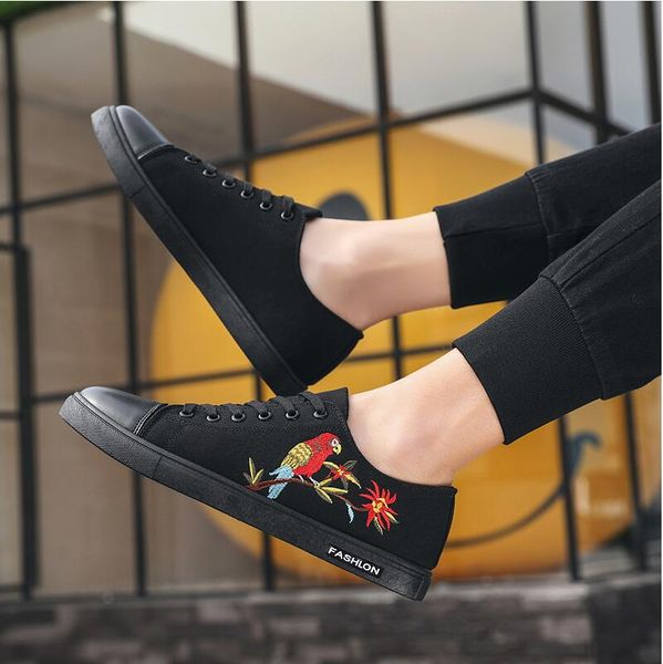 

2019 autumn new tide shoes wild black men's embroidery low shoes casual canvas men's
