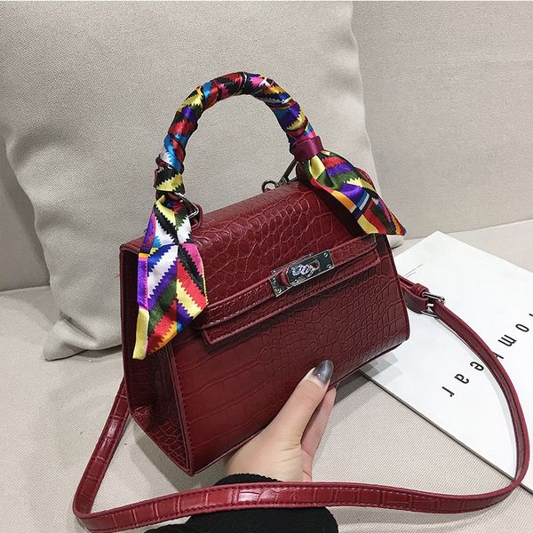 

женщины диких одно плечо перекинул портативный мешок способа блокировки