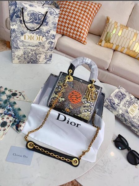 

2020 new high-quality fashion ladies classic wild women's handbag messenger bag ladies chain bag backpack shoulder bag backpack