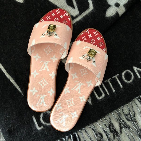 

2020 new style slippers female non-slip wear-resistant slippers summer wear fashion wild padlock buckle belt sandals women flat bottom free