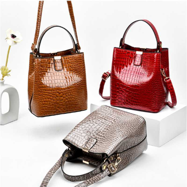 

2020 new leather women's bag fashion versatile oil wax bucket bag trendy handbag large capacity single shoulder messenger