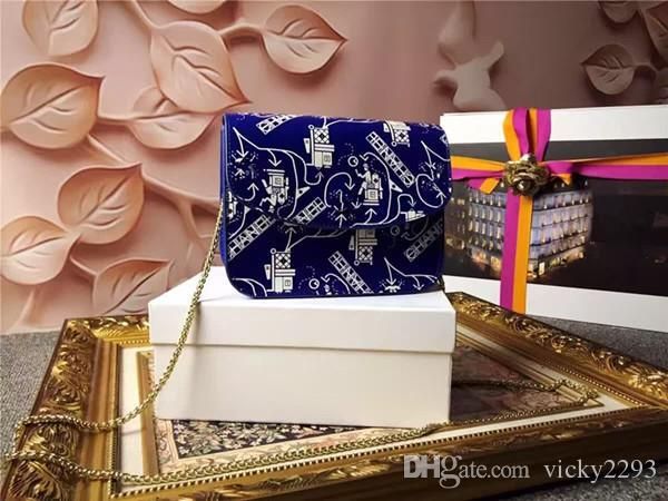 

welcome to the new fashion bag 17 * 12 * 7cm cowhide shoulder with imported hardware with a small beat ms. package can be customized logobag