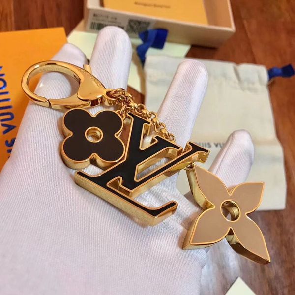 

designer fashion accessories key chain boutique fashion luxury four-leaf clover letter pendant key chain hanging bag hanging decoration, Silver