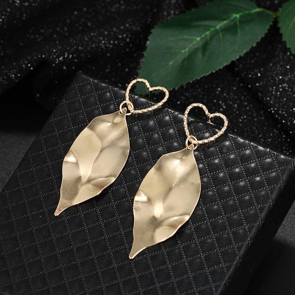 

новая мода листьев дизайн серьги для женщин полые влюбленные сердца висячие c ювелирных изделий партии, Silver