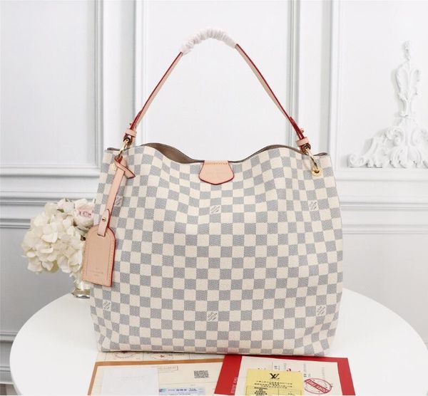 

the classic one-shoulder women's bag is made of monogram canvas, which is soft but durable, with a lightweight, high-capacity body and