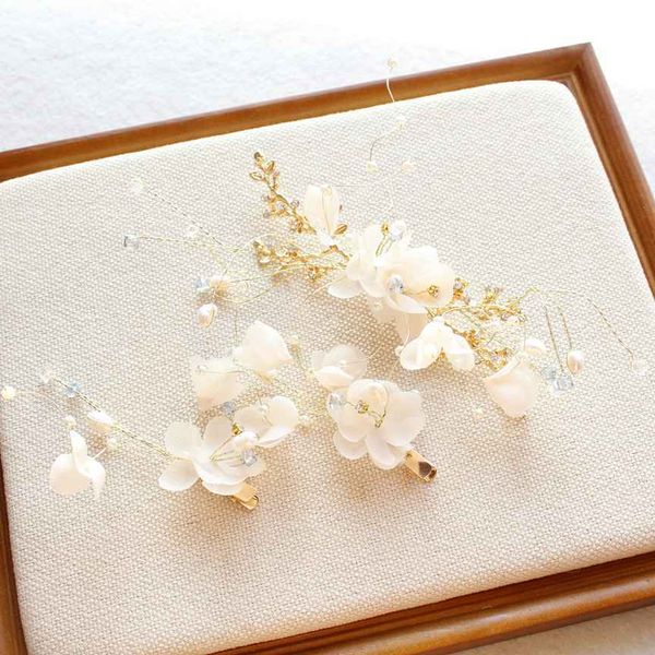 

3pcs sets white handmade crepe leaf flower bridesmaid bride wedding hair accessories hair decoration women, White;golden