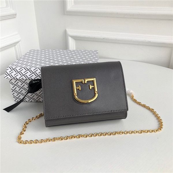 

2020 new leather fashion diagonal shoulder bag classic metal flip buckle small square bag solid color leisure ladies bag