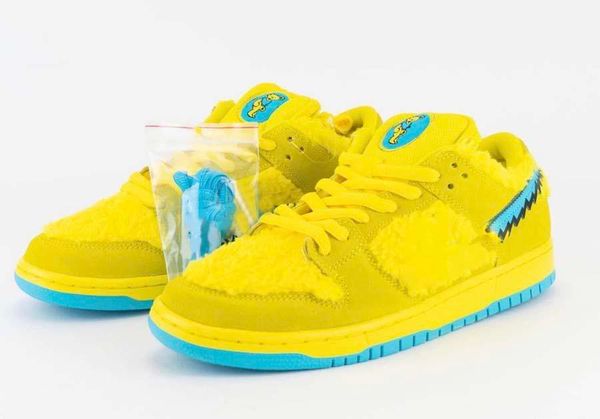 

2020 release grateful dead x sb dunk low yellow bear running shoes yellow blue fury upper suede skateboarding shoes sports sneakers