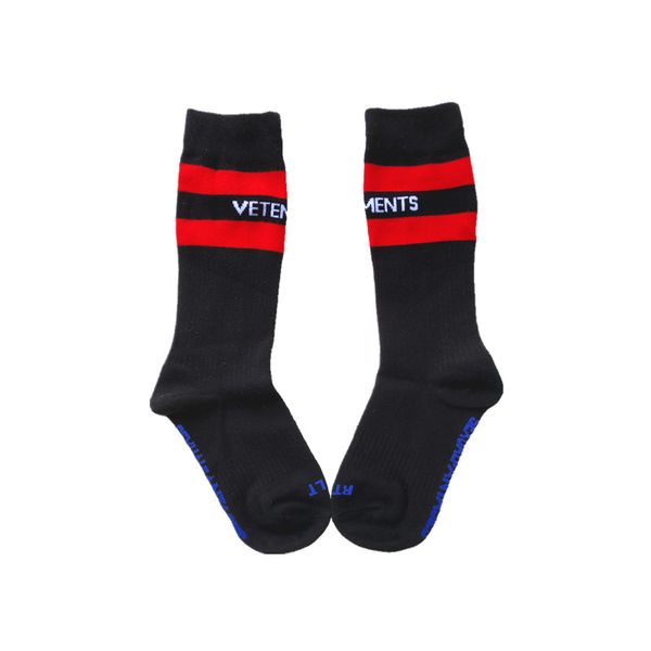 

VETEMENTS stockings mens designer off Black White Socks Tide Brand Hip Hop Style Socks Letter Embroidery Athletes stockings