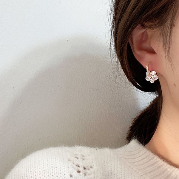 

2020 korean new arrival sweet crystal holiday flower zircon hoop earrings for women fashion elegant oorbellen bijoux party gifts, Golden;silver