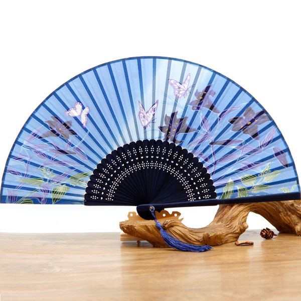 Leque dobrável estilo chinês para acessórios de noiva, pintura de borboleta, flor de lótus, leques de seda feitos à mão para festa de casamento, em estoque