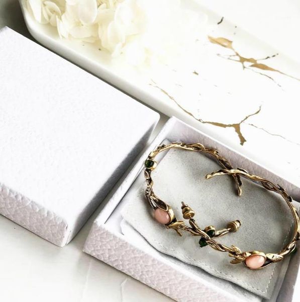 

famous jewelry vintage old wreath pearl vacation earrings letter c and d earrings women wedding jewelry gifts1, Golden;silver