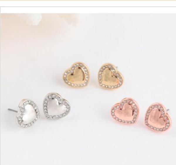 

Серьги-гвоздики с заклепками в виде буквы M серия m Серьги с бриллиантами в форме с