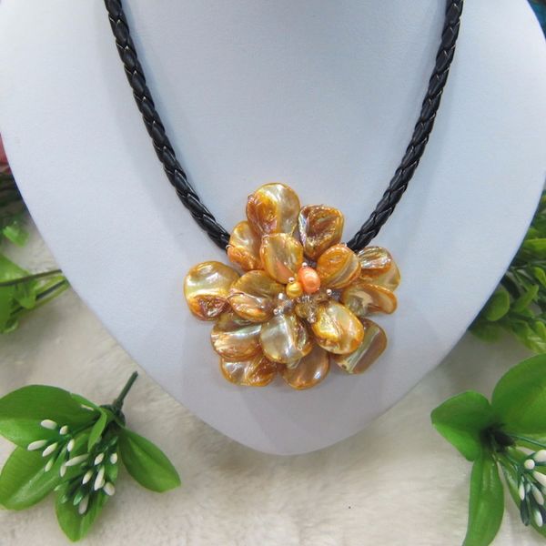 

trendy freshwater pearl and sea shell flower 18" necklace wholesale fashion gift, Golden;silver