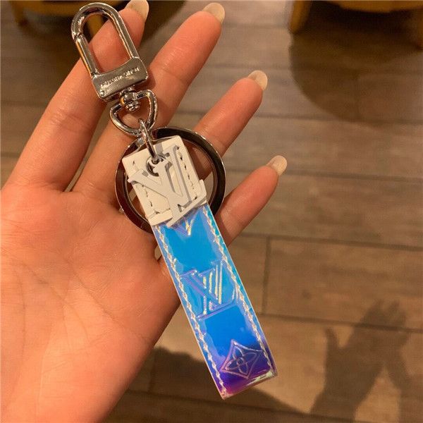 

louis vuitton keychain дизайнерские любовные браслеты винтовой браслет из нержавеющей стали цветной бриллиантовый браслет любовные браслеты, Silver