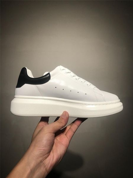 

2019 with box chau ure glitter fa hion luxury de igner red bottom white black hoe dre de luxe neaker men women ca ual hoe