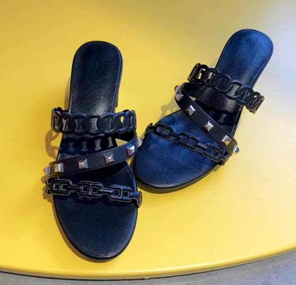 

супер красивая летняя пляжная обувь свинья нос конфеты желе сандалии заклепки цепи кожа открытый носок пляжная обувь леди