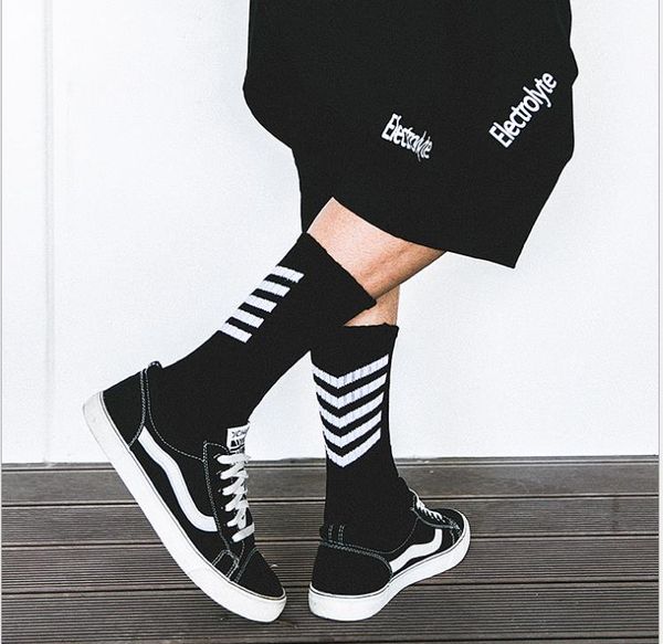 

mid-barrel sports back stripe socks for men and women couple street dance flying long-barrel skateboarding socks, Black