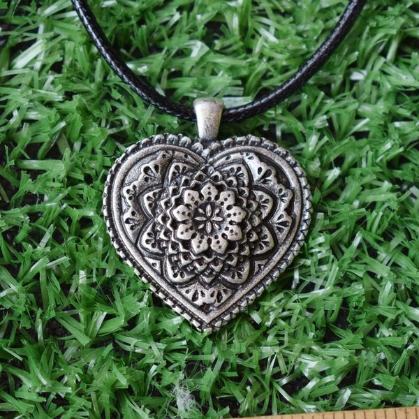 

1pcs heart pendant mandala necklace, Silver
