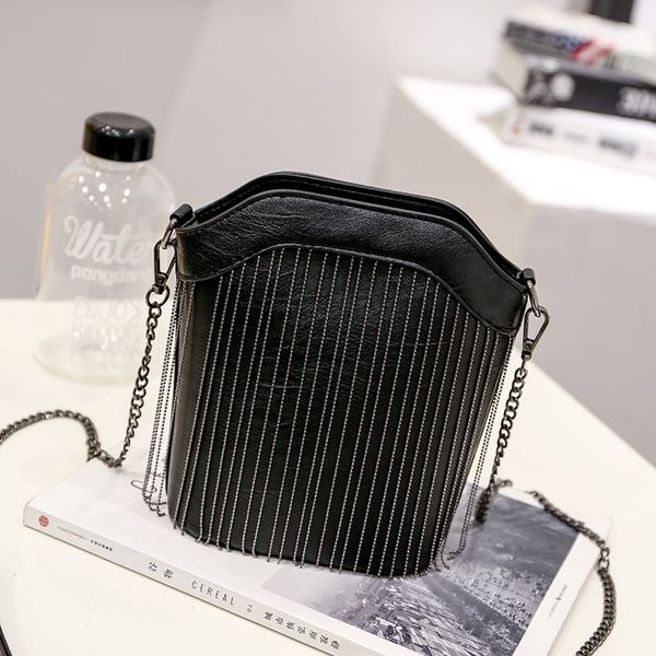 

bag women 2019 new fashion chain tassel women's bag pu women's one shoulder messenger black mobile phone