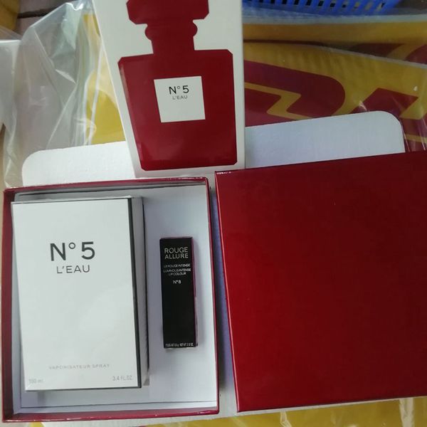 

2019 famous brand 2 in 1 makeup set matte lipstick 100ml spray perfume set make up kit