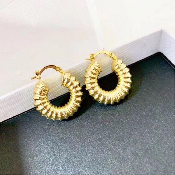 

the latest fashion women's earrings exquisite version, round earrings, unique, excellent quality, exquisite workmanship, White