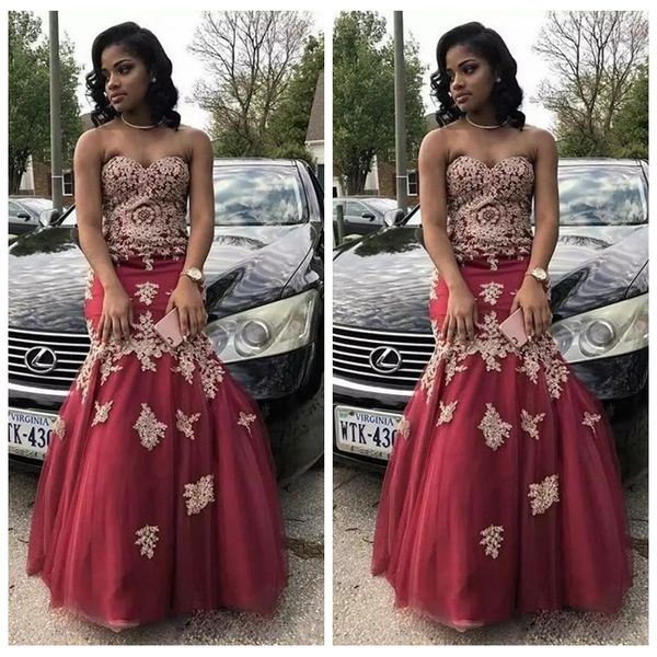 

2021 милой тонкая русалка пром платье с золотым кружевом аппликации тонкого бисероплетение формальной партии вечер платье длины пол платье, Black