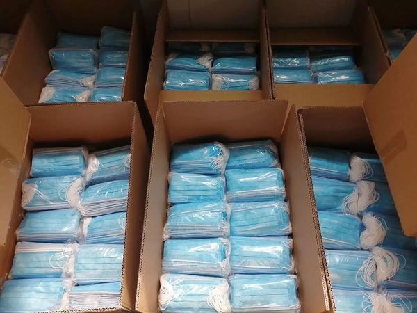 

wholesale first class quality non-woven daily facemask 3ply face masks disposable bfe95% marks face shield earloop disccount usd$30