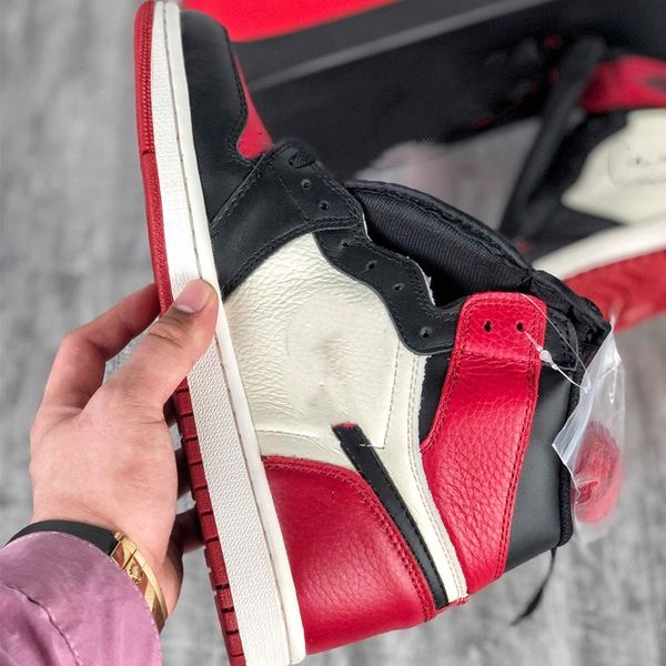 

jumpman 1 mid bred toe gs 554725066 black noble red white size 3646 fashion trainers new designer sneakers designer sho light smoke ges, White;red