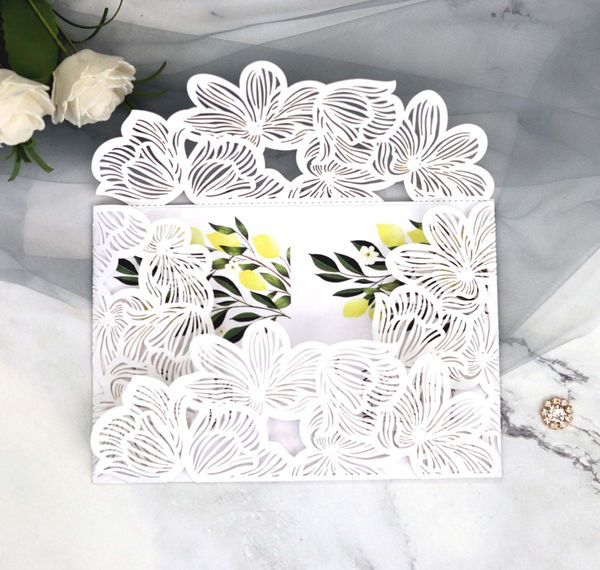 Inviti a taglio laser personalizzato Carte di invito a nozze in 40 colori con fiori Hollow Personalizzato Inviti di nozze BW-HK321