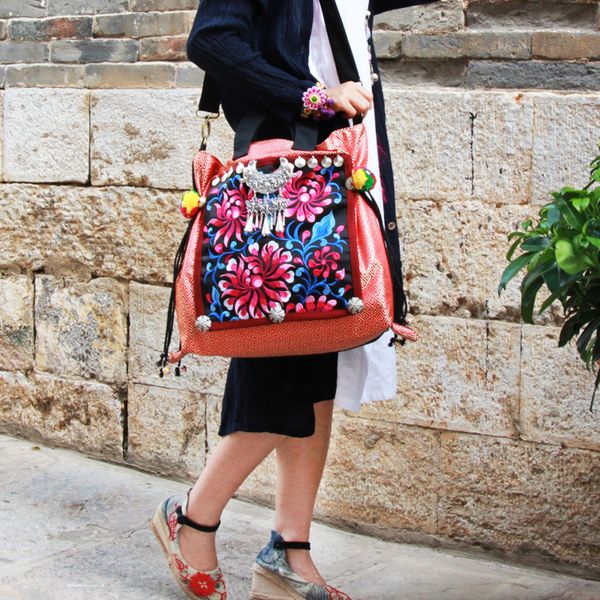 

2020 retro ethnic embroidered handbag