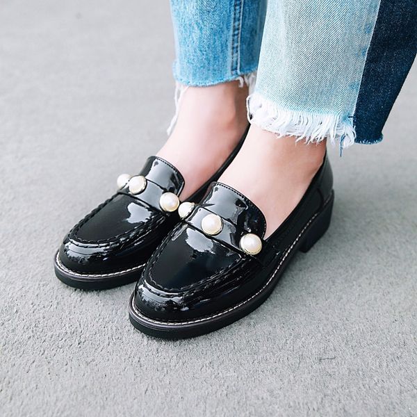 

big pearl decoration brogue shoes woman black red japanned leather flats beading mules ladies flat loafer shoes espadrilles s209