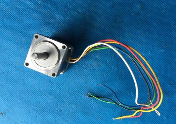 

новый и оригинальный шаговый двигатель для ts3641n1e1 ( ckm233-01ah